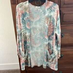 NWOT Women’s Viamor Tie-Dye Cardigan With Pockets!